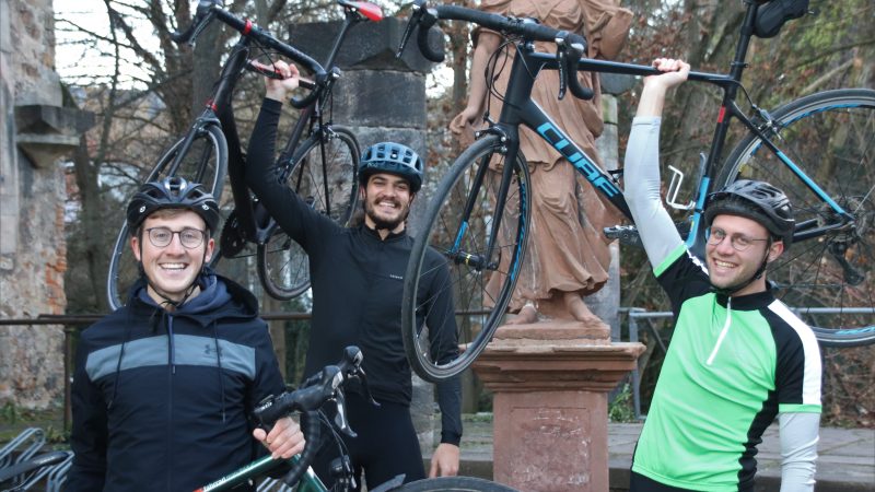 Aus Protest gegen die Universität: Drei Geo-Studenten fahren mit dem Rad nach Portugal