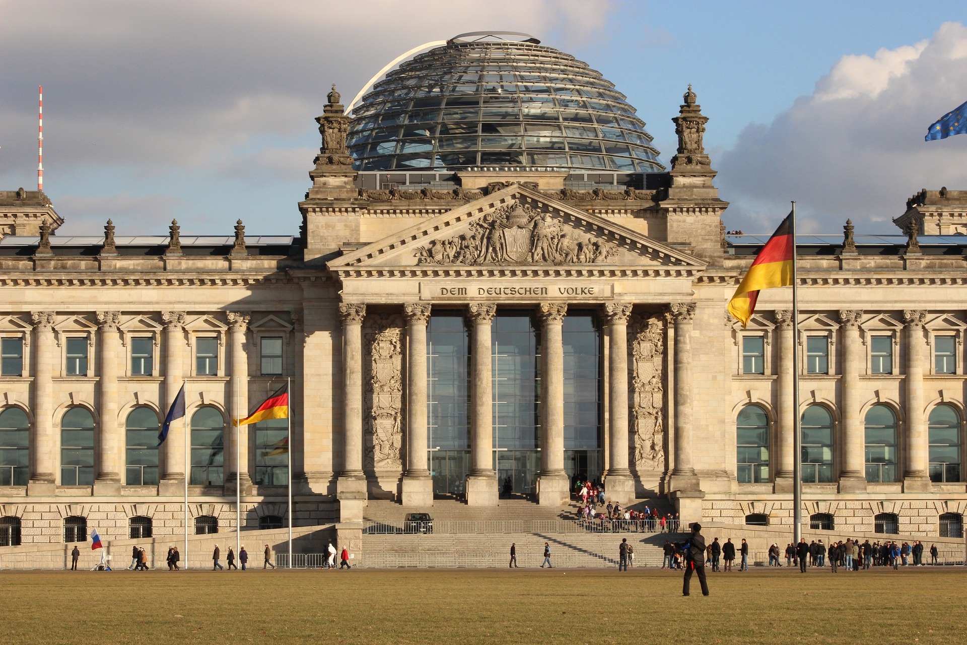 Praktikum im Bundestag oder: Wieso bleibt der Plenarsaal meistens leer? 